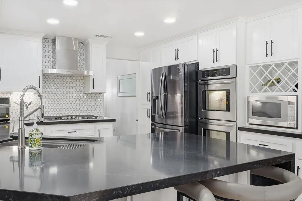 2505 Whispering Palms Loop, Chula Vista, California 91915 home-pic-11