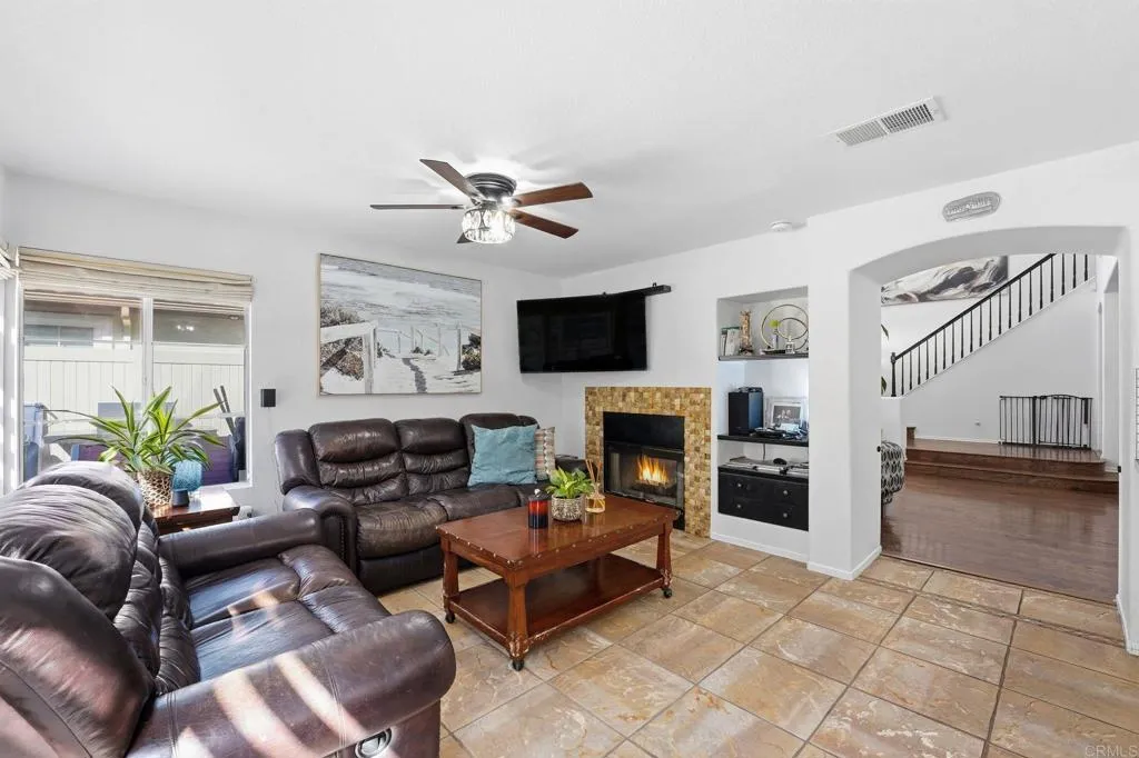 2505 Whispering Palms Loop, Chula Vista, California 91915 home-pic-5