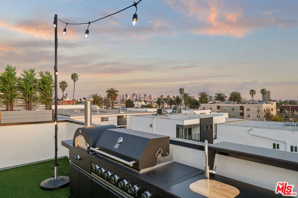 542 1/2 N Serrano Avenue, Los Angeles, California 90004 home-pic-14