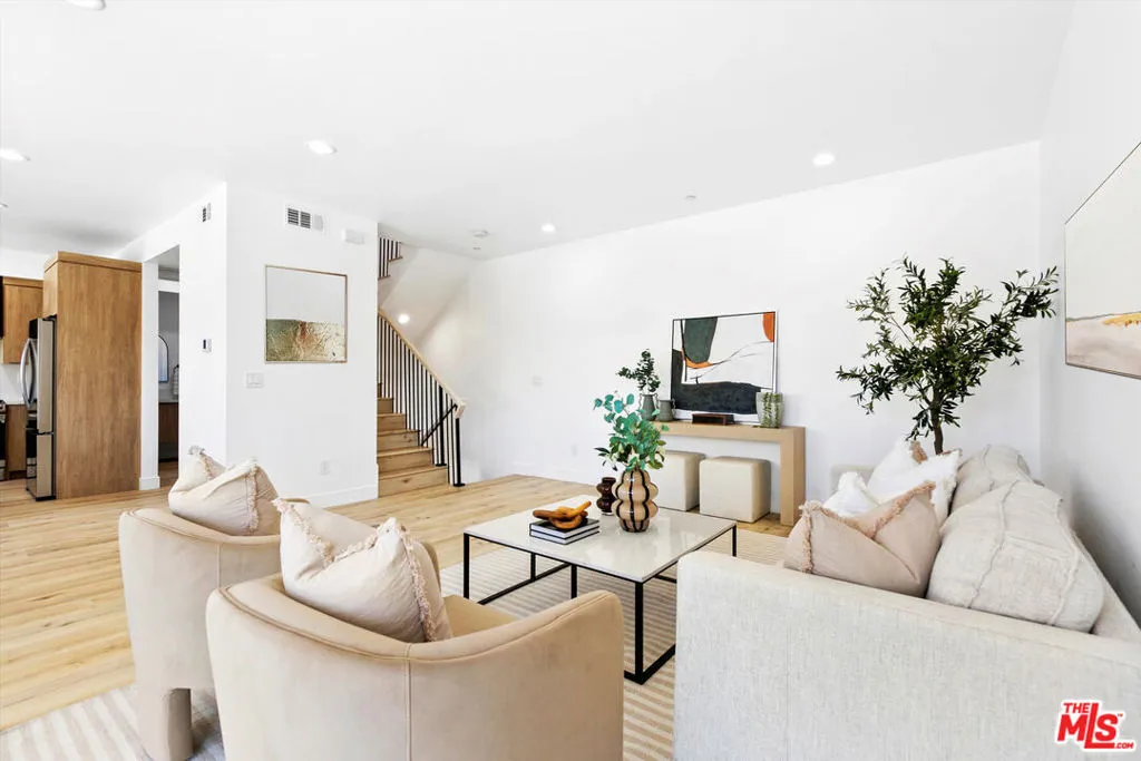 542 1/2 N Serrano Avenue, Los Angeles, California 90004 home-pic-6