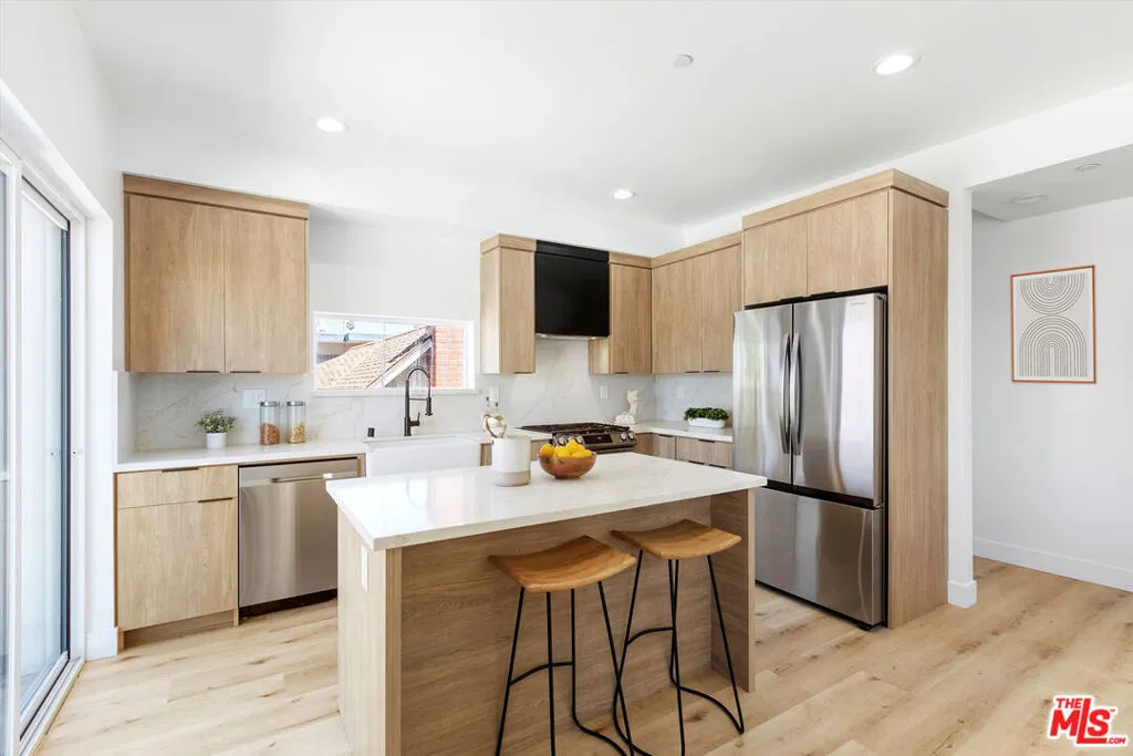 542 1/2 N Serrano Avenue, Los Angeles, California 90004 home-pic-11