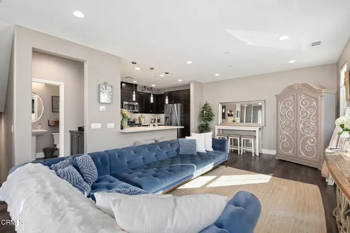 09 - Living Room