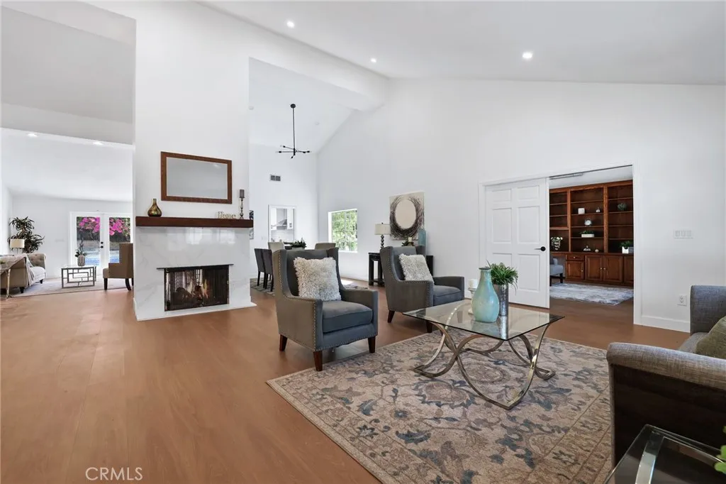 4424 Deanwood Drive, Woodland Hills, California 91364 home-pic-2