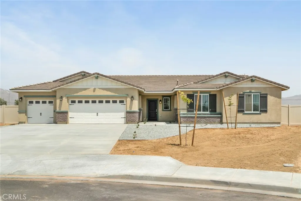 14818 Desert Lily Court, Apple Valley, California 92307 home-pic-1