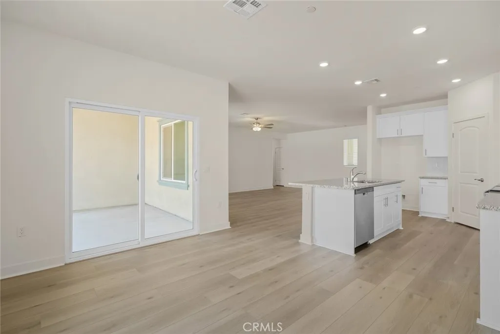14818 Desert Lily Court, Apple Valley, California 92307 home-pic-3