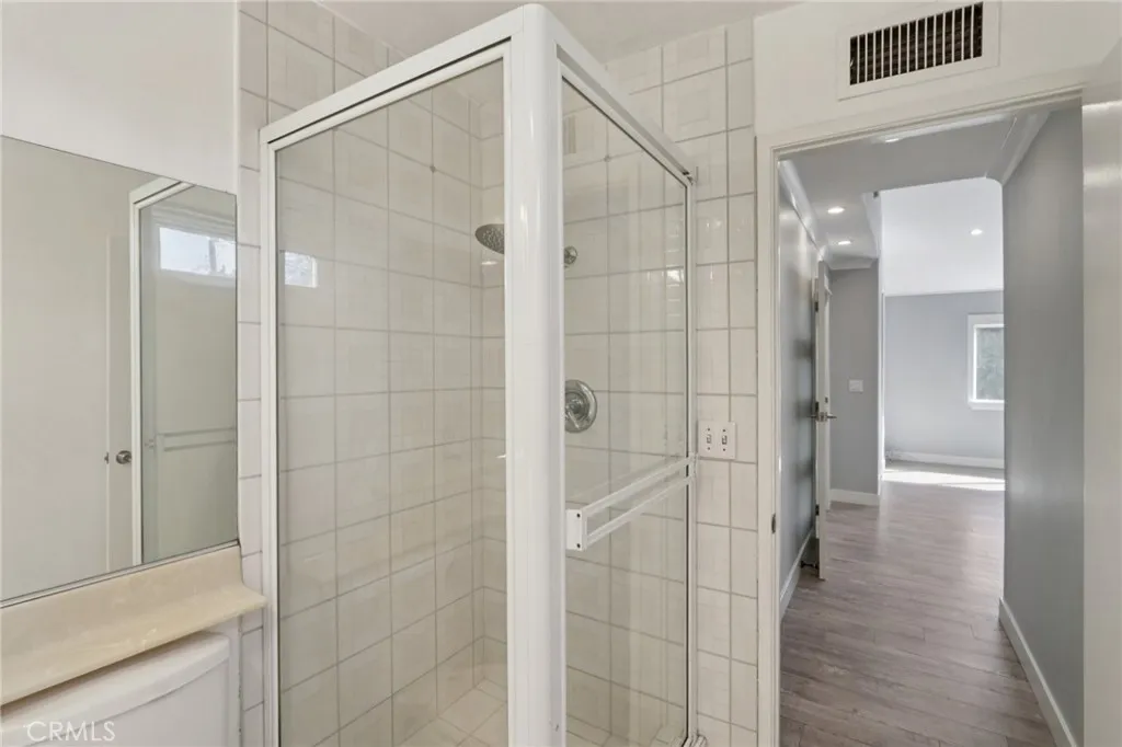 5960 Wilkinson, Valley Village, California 91607 home-pic-22