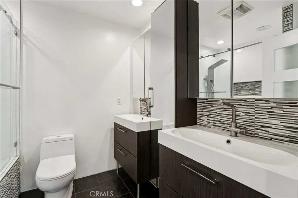 5960 Wilkinson, Valley Village, California 91607 home-pic-18