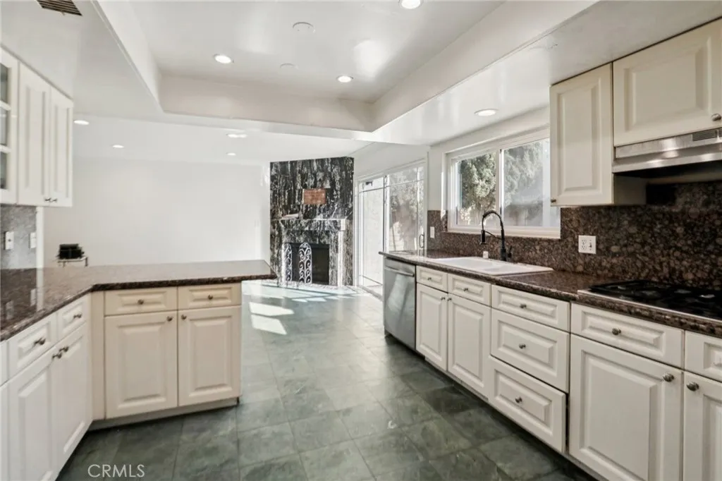 5960 Wilkinson, Valley Village, California 91607 home-pic-8