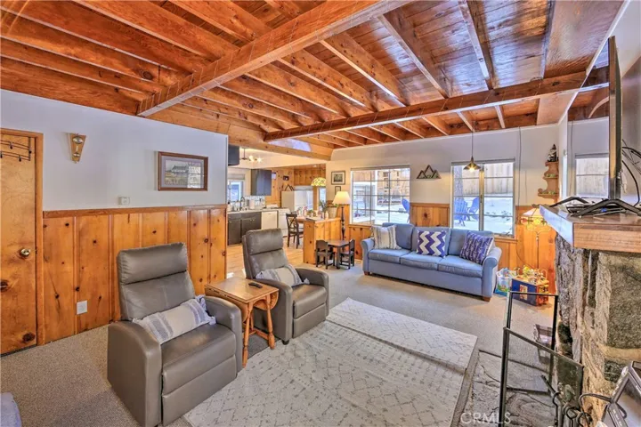 1069 Eagle, Wrightwood, California 92397