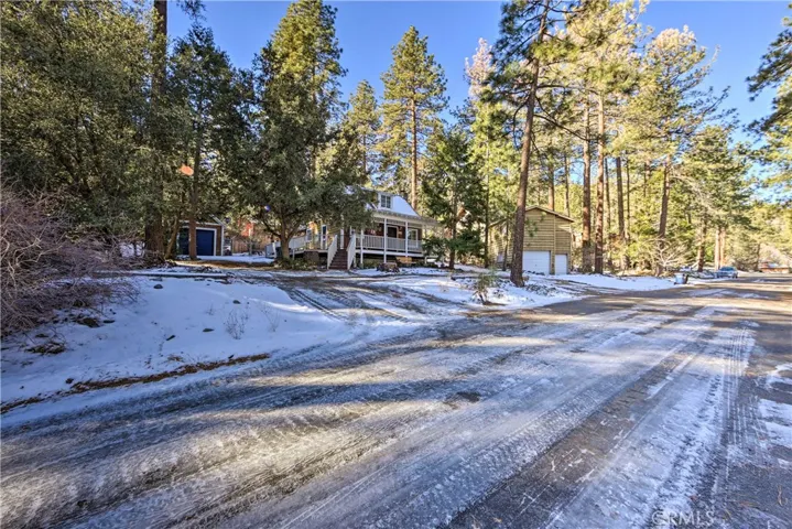 1069 Eagle, Wrightwood, California 92397