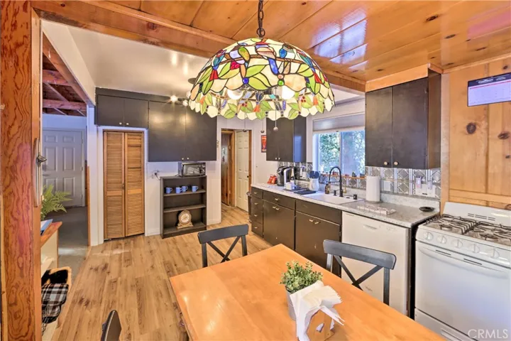 1069 Eagle, Wrightwood, California 92397