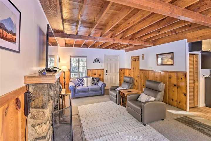 1069 Eagle, Wrightwood, California 92397