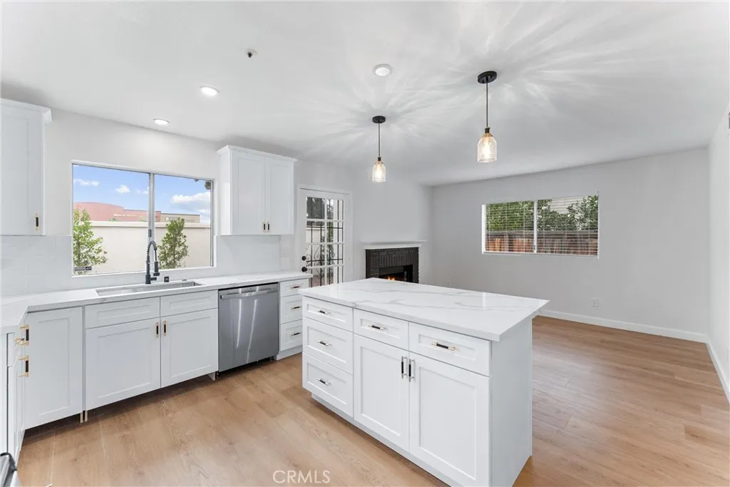 13677 Crawford Court, Fontana, California 92336 home-pic-12