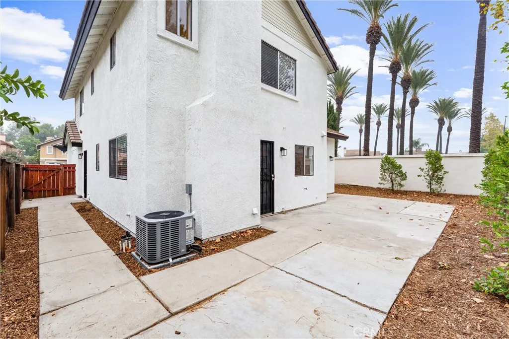 13677 Crawford Court, Fontana, California 92336 home-pic-27