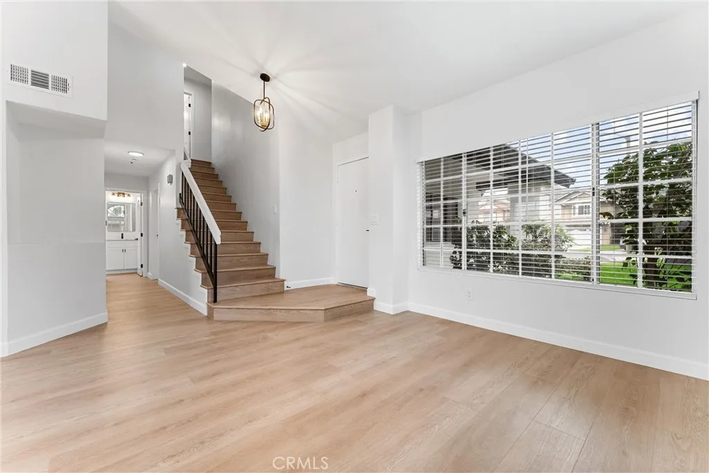 13677 Crawford Court, Fontana, California 92336 home-pic-4