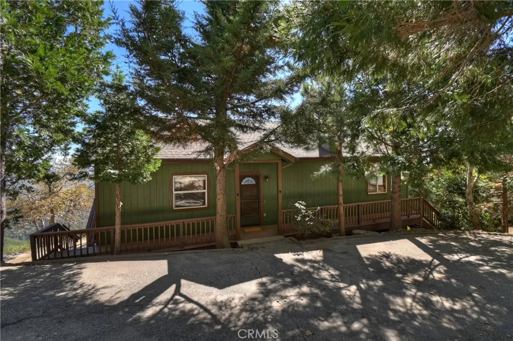 23903 Skyland Drive, Crestline, California 92325 home-pic-2