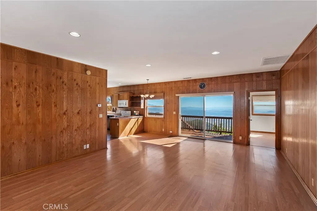 23903 Skyland Drive, Crestline, California 92325 home-pic-10