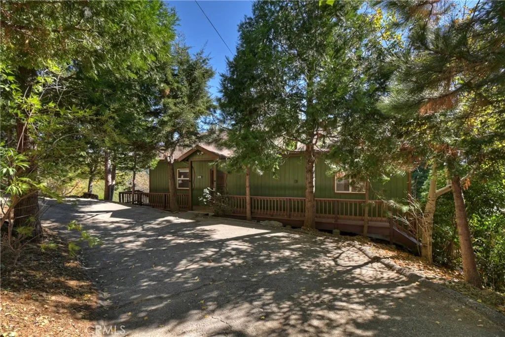 23903 Skyland Drive, Crestline, California 92325 home-pic-4