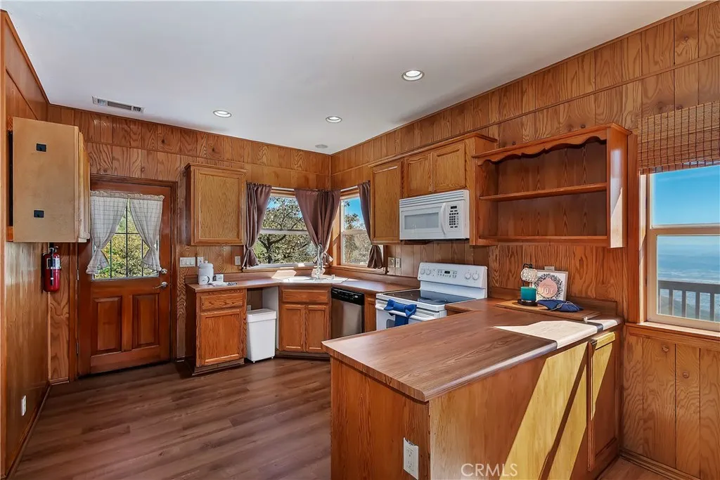 23903 Skyland Drive, Crestline, California 92325 home-pic-14