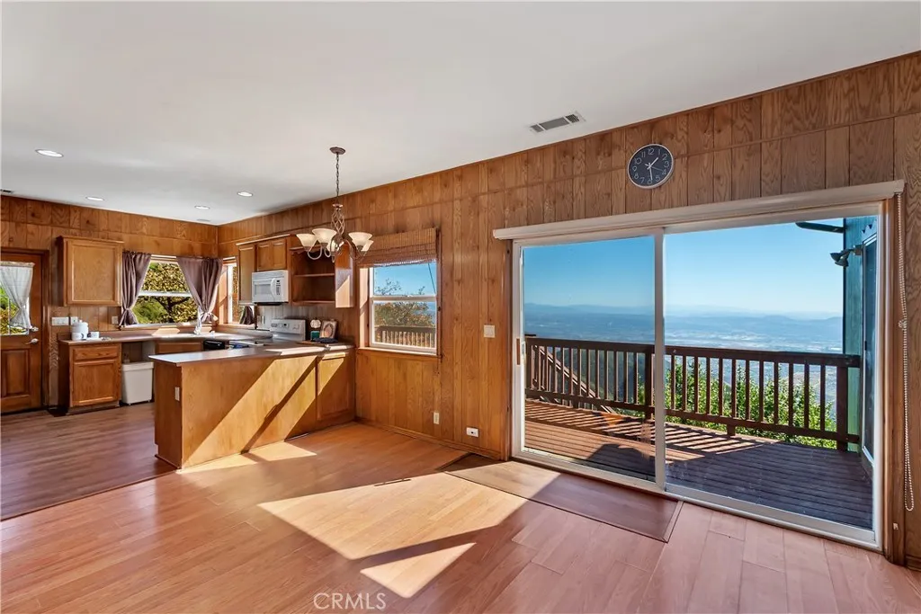 23903 Skyland Drive, Crestline, California 92325 home-pic-12