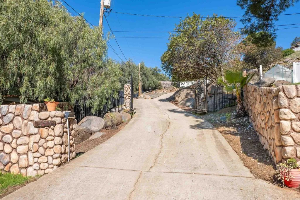 2016 S Grade Road, Alpine, California 91901 home-pic-25