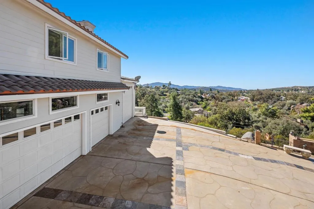 2016 S Grade Road, Alpine, California 91901 home-pic-23