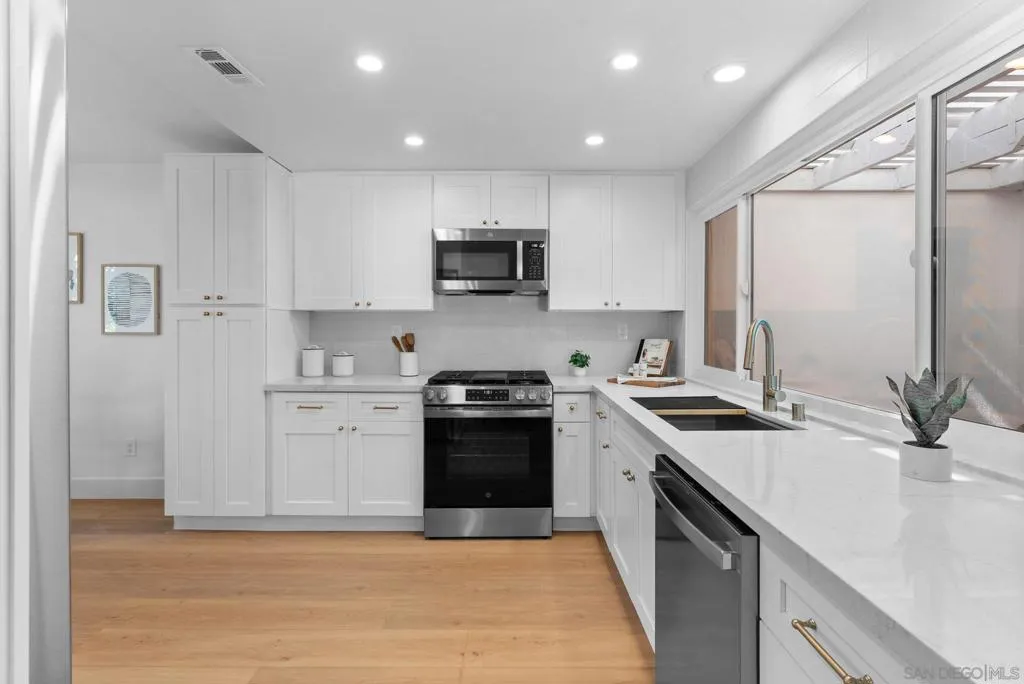 4946 Alicante Way, Oceanside, California 92056 home-pic-9