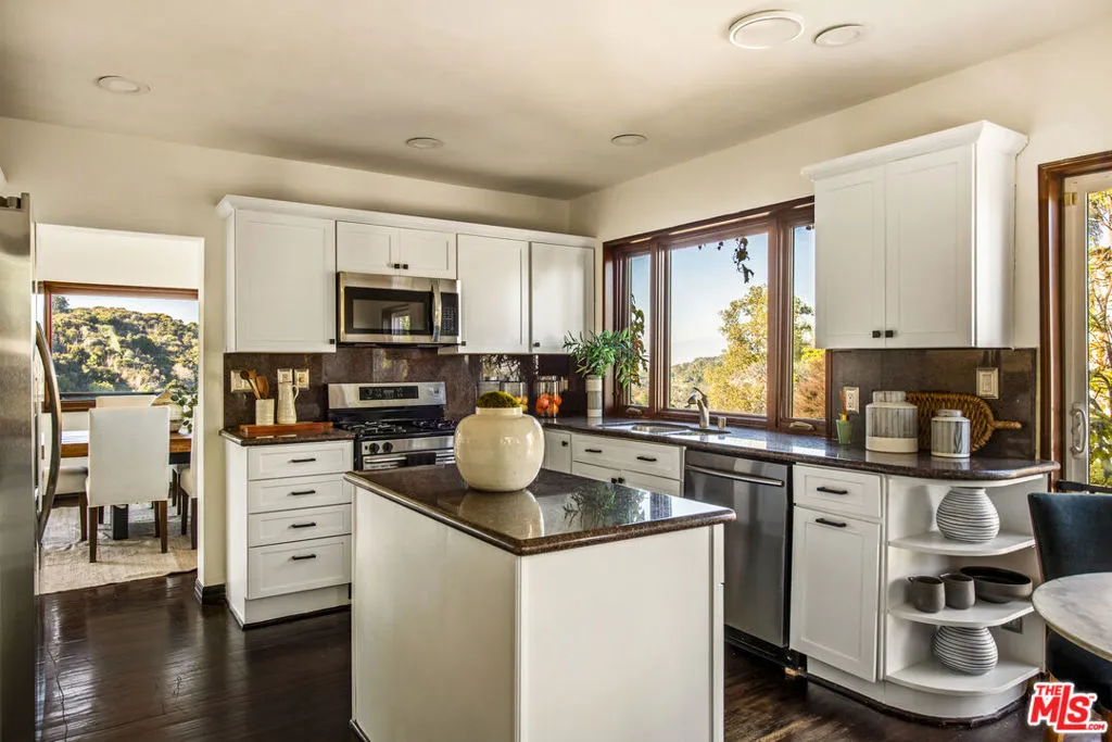 2125 Kew Drive, Los Angeles, California 90046 home-pic-14