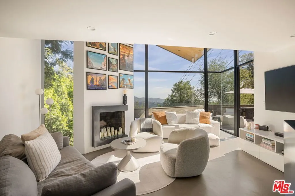 7187 Macapa Drive, Los Angeles, California 90068 home-pic-7