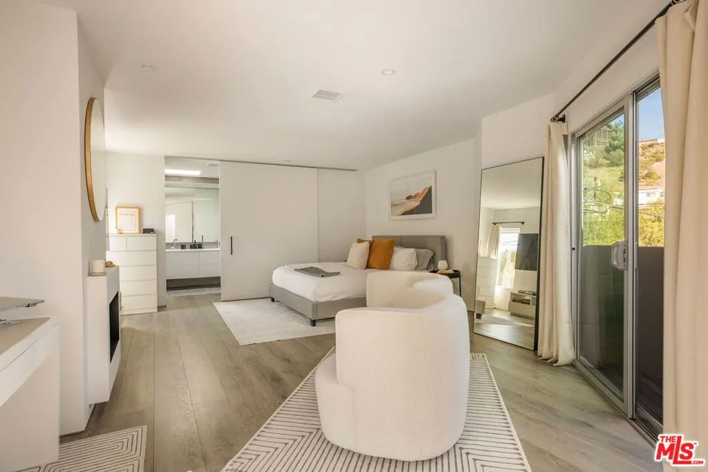 7187 Macapa Drive, Los Angeles, California 90068 home-pic-20