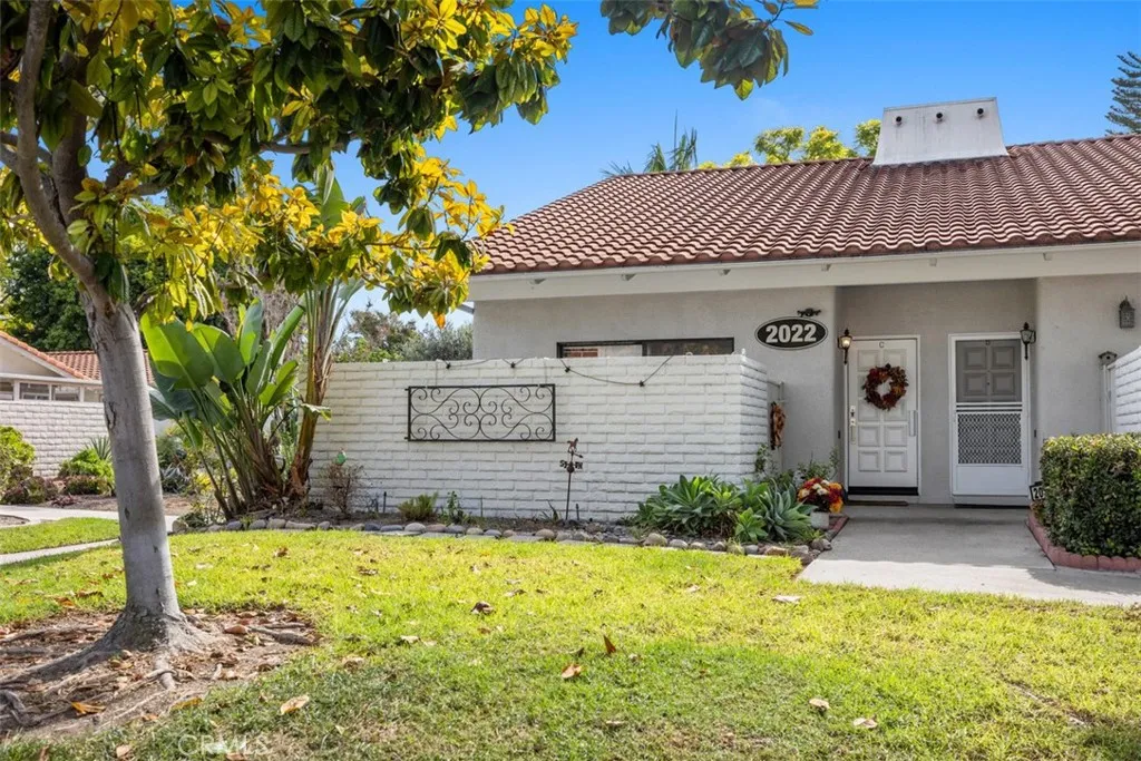 2022 Via Mariposa East C, Laguna Woods, California 92637 home-pic-2