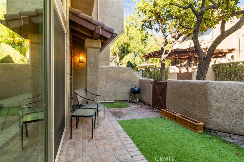 2421 Chandler Avenue 2, Simi Valley, California 93065 home-pic-2