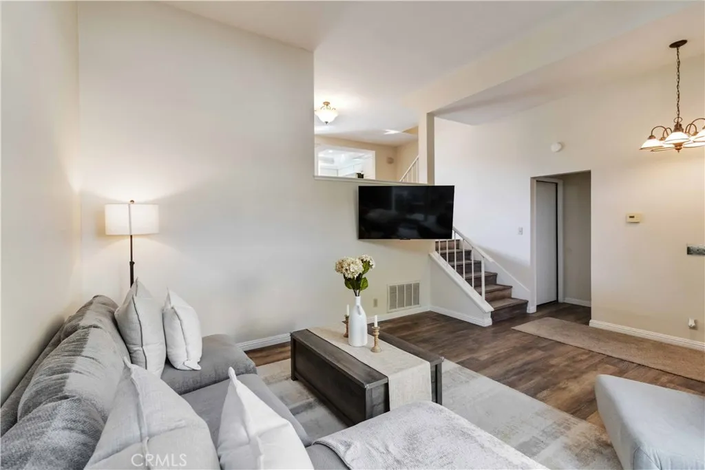 2421 Chandler Avenue 2, Simi Valley, California 93065 home-pic-4