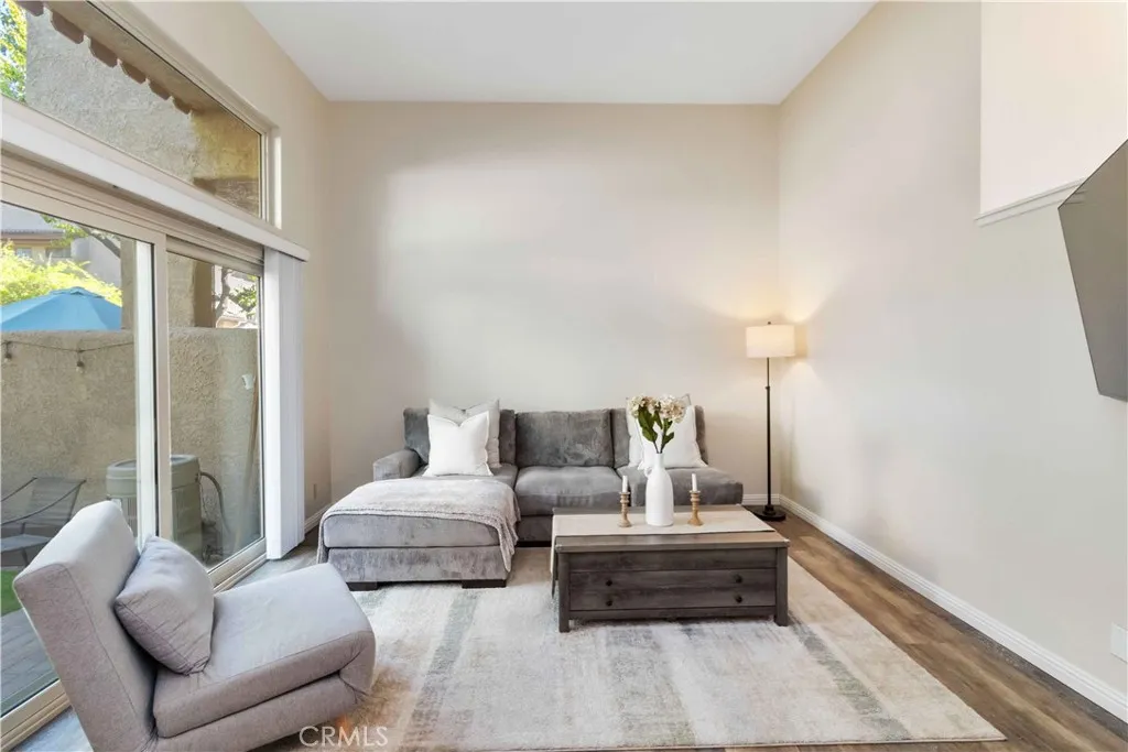 2421 Chandler Avenue 2, Simi Valley, California 93065 home-pic-3