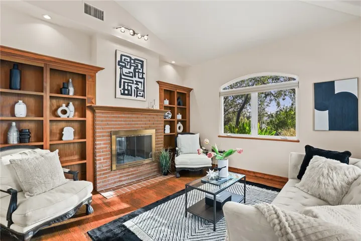 10345 Mcbroom Street, Sunland, California 91040