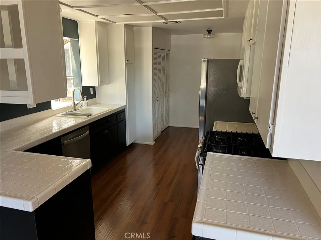 13331 Moorpark Street 110, Sherman Oaks, California 91423 home-pic-8