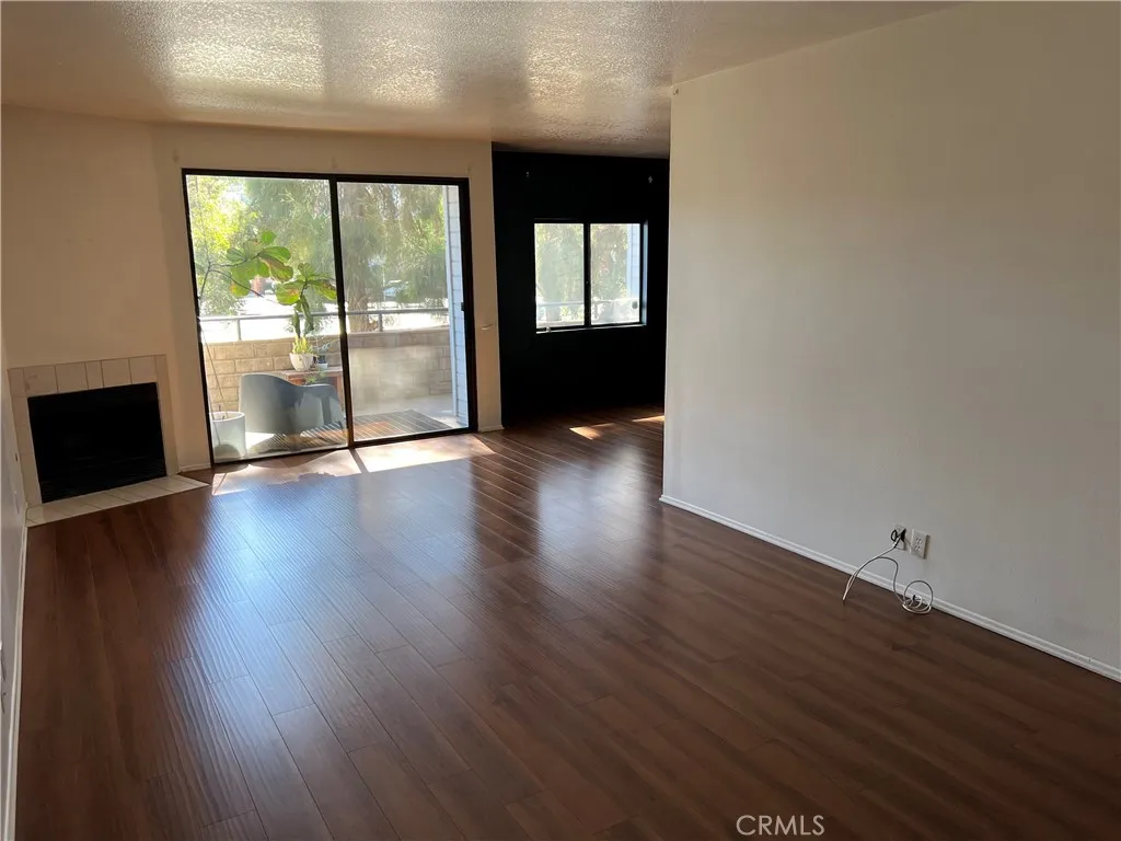 13331 Moorpark Street 110, Sherman Oaks, California 91423 home-pic-2
