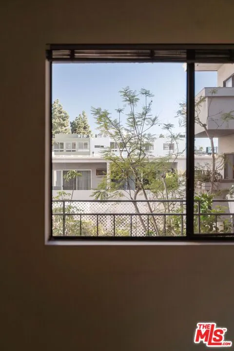 2219 S Bentley Avenue 203, Los Angeles, California 90064 home-pic-31