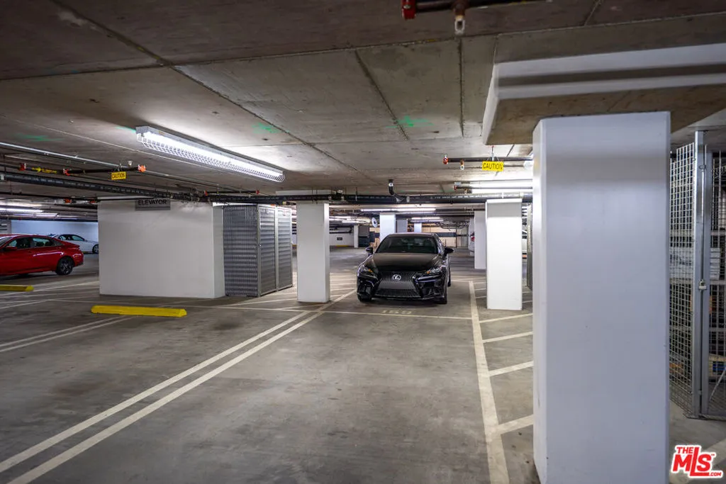 21301 Erwin Street 408, Woodland Hills, California 91367 home-pic-34