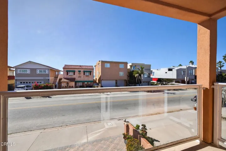 Balcony off dining room
