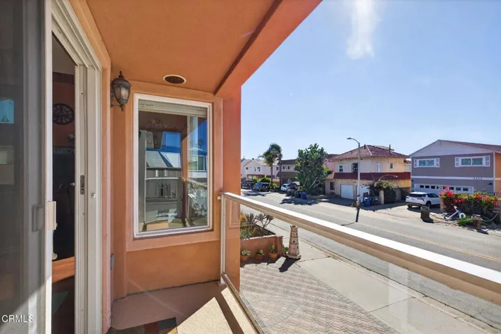 Balcony off dining room