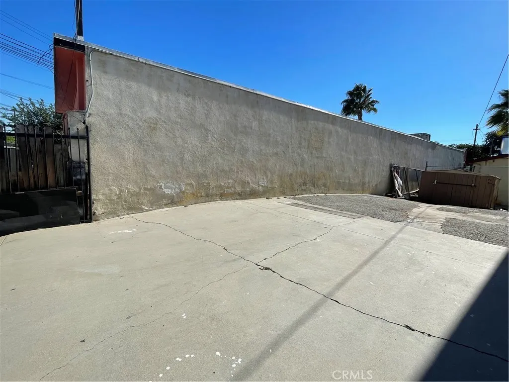 5609 56115613 E Beverly Boulevard 3, East Los Angeles, California 90022 — photo 5