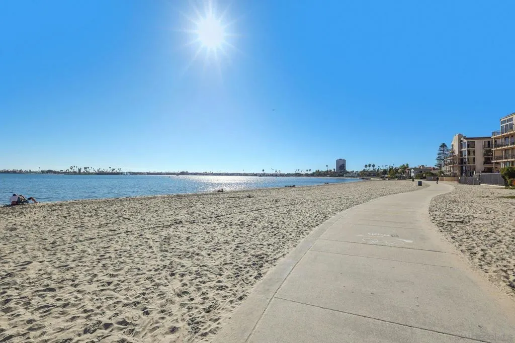 1235 Parker Pl 2b, San Diego, California 92109 home-pic-54