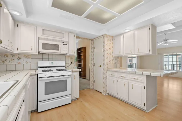 21_11934456_184416_184416-EI-121