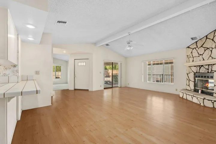 12_11934447_184416_184416-EI-112