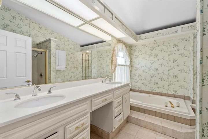 32_11934467_184416_184416-EI-132