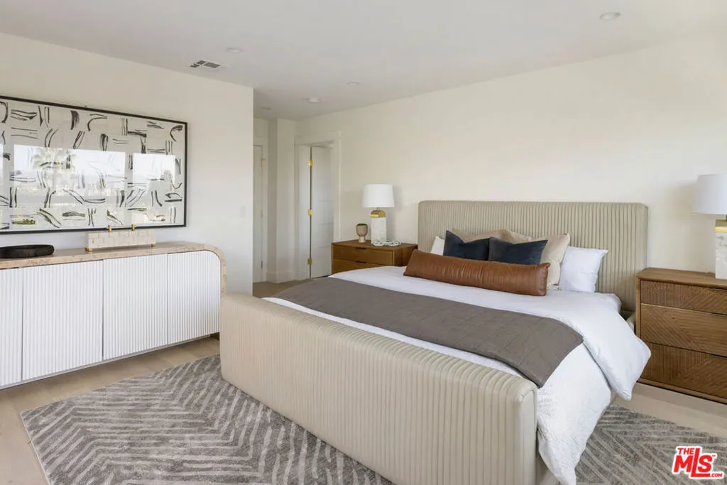 957 Manzanita Street, Los Angeles, California 90029 home-pic-13