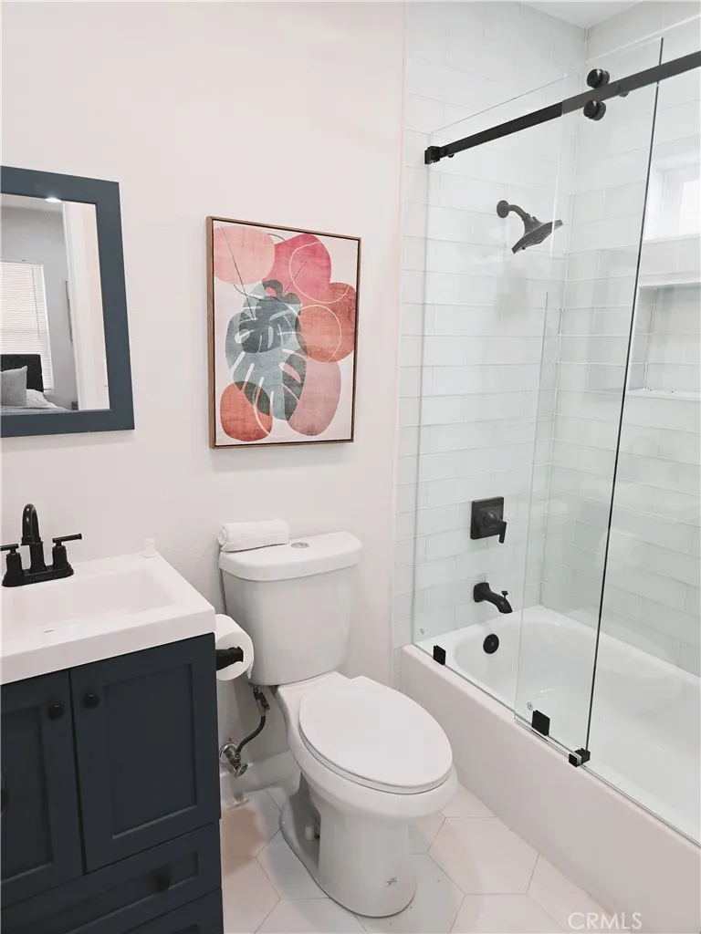 7040 3rd, Los Angeles, California 90043 home-pic-8