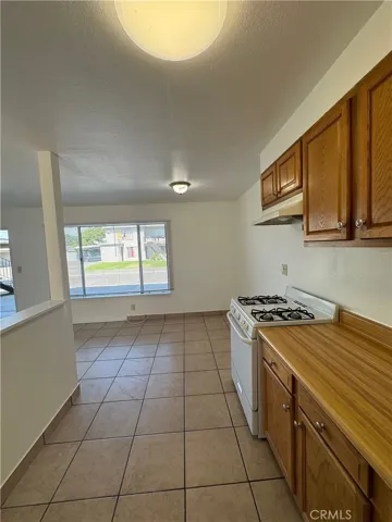 Kitchen & Dining