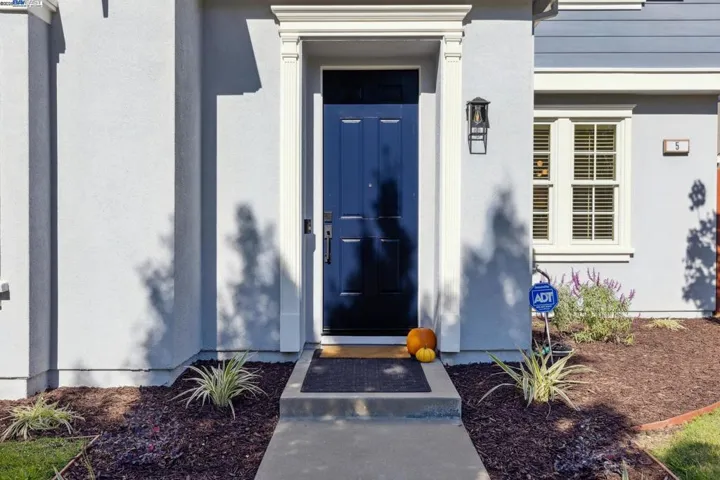 5 Cornelius Sq, Alameda, California 94501